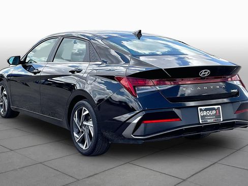 Used 2025 Hyundai Elantra Limited FWD image 11