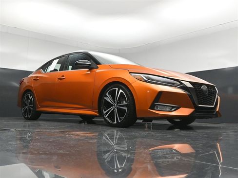 Used 2020 Nissan Sentra SR w/ Premium Package FWD image 29