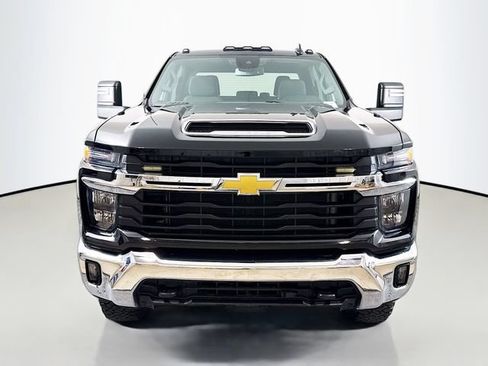 Used 2024 Chevrolet Silverado 2500 LT w/ Convenience Package AWD/4WD image 2