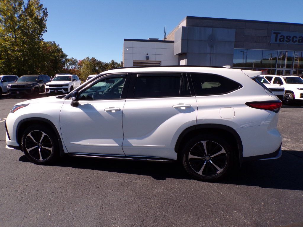 Used 2021 Toyota Highlander XSE AWD/4WD image 6