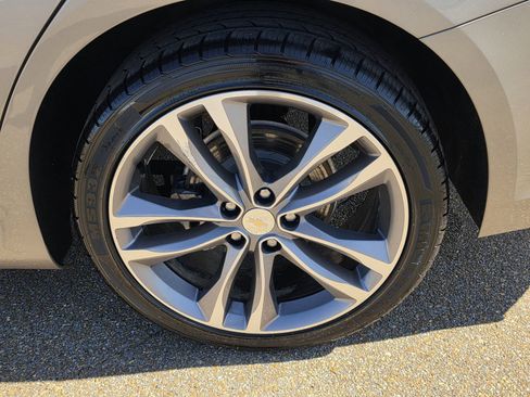 Used 2024 Chevrolet Malibu LT FWD image 30
