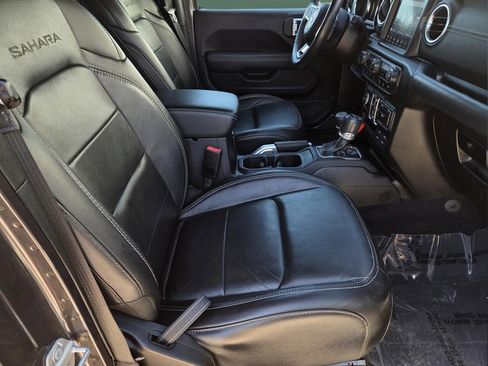 Used 2019 Jeep Wrangler Unlimited Sahara w/ Uconnect 4C Nav & Sound Group AWD/4WD image 36