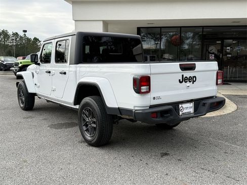 Used 2024 Jeep Gladiator Sport image 7
