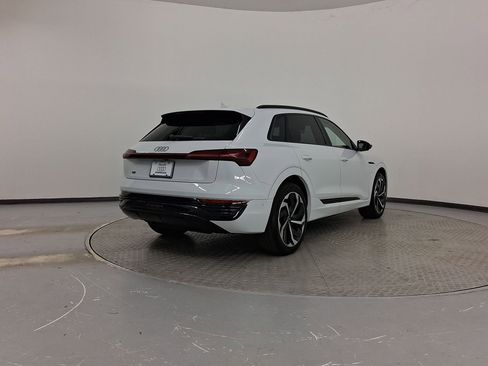 Used 2024 Audi Q8 e-tron Premium Plus w/ Premium Plus Package image 9