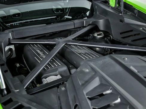 Used 2022 Lamborghini Huracan EVO RWD image 16
