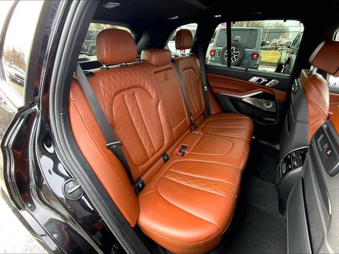 Used 2019 BMW X5 xDrive50i w/ M Sport Package image 17