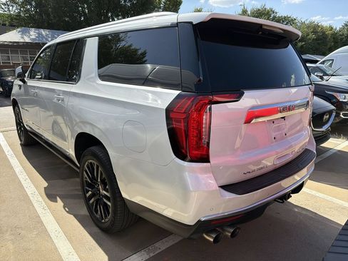 Used 2022 GMC Yukon XL Denali RWD image 2