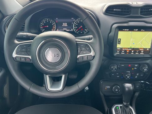 Used 2023 Jeep Renegade Latitude image 11