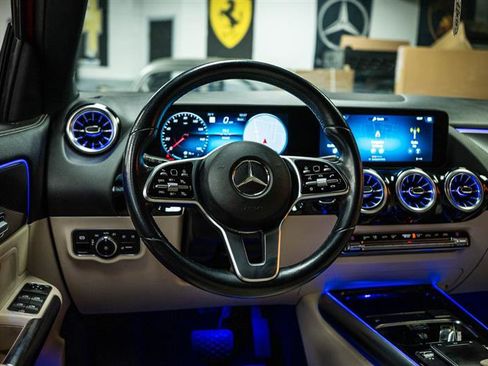 Used 2022 Mercedes-Benz GLA 250 4MATIC w/ Premium Package image 16