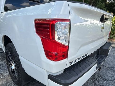 Used 2021 Nissan Titan SV w/ SV Convenience Package image 34
