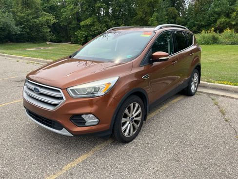 Used 2017 Ford Escape Titanium FWD image 1
