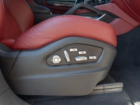 Certified 2020 Porsche Cayenne Turbo image 33