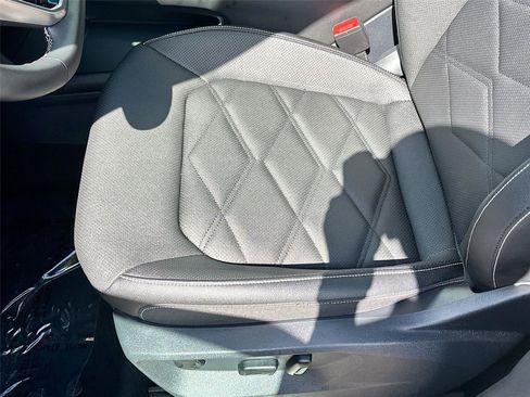 Used 2025 Volkswagen Atlas SE image 19