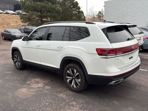 Used 2024 Volkswagen Atlas SE image 3