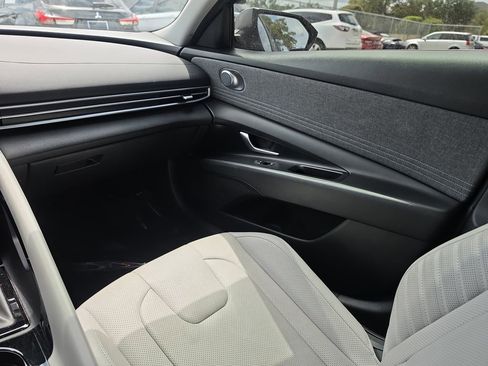 Used 2023 Hyundai Elantra Limited FWD image 10