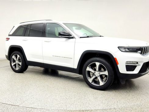 Used 2023 Jeep Grand Cherokee Limited AWD/4WD image 3