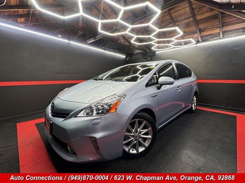 Used 2014 Toyota Prius V Five FWD image 2