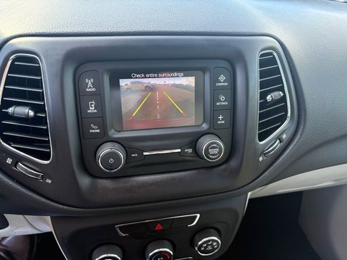 Used 2018 Jeep Compass Latitude image 23