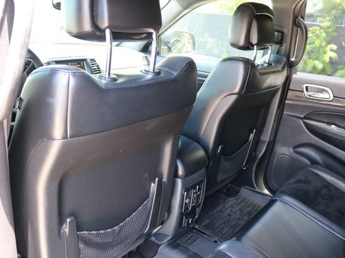 Used 2017 Jeep Grand Cherokee Altitude RWD image 15
