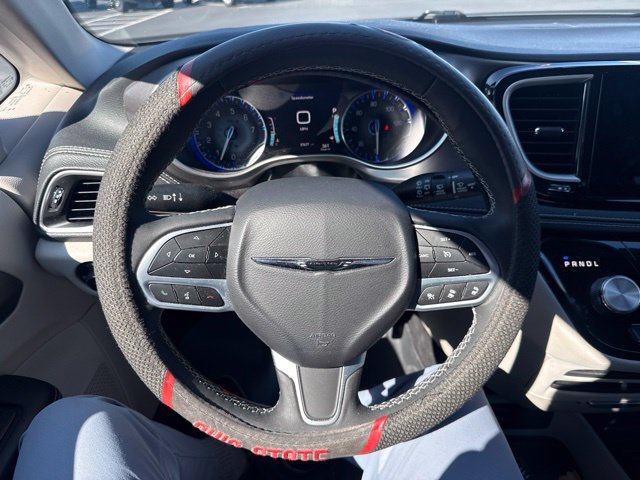 Used 2023 Chrysler Pacifica Touring-L AWD/4WD image 15