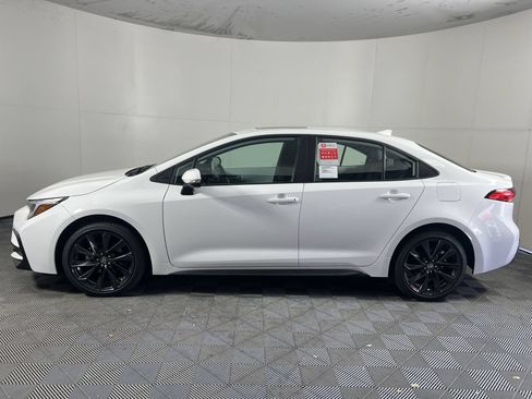Used 2024 Toyota Corolla SE w/ SE Premium Package FWD image 7