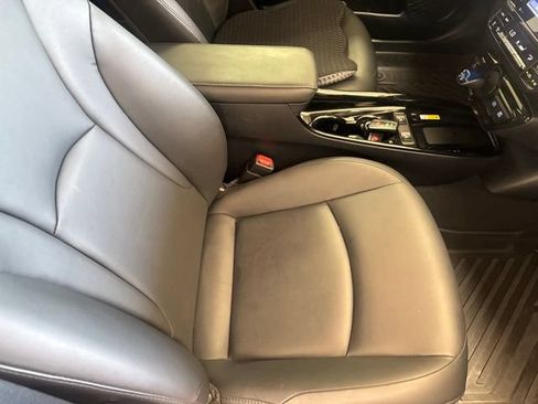 Used 2022 Toyota Prius XLE FWD image 10