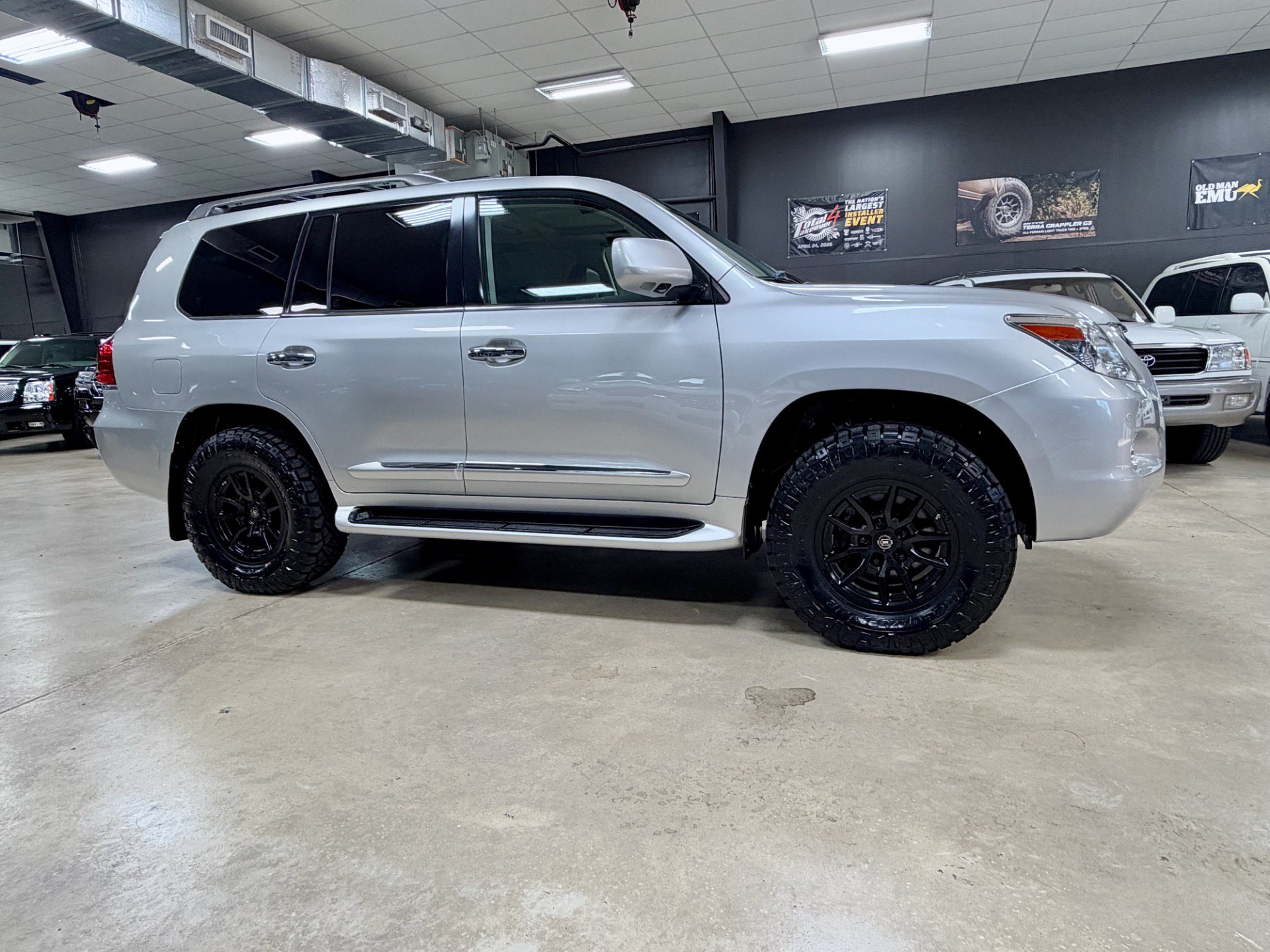 Used 2010 Lexus LX 570 4WD image 10