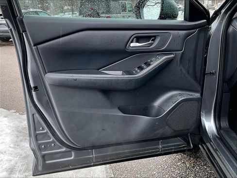 Used 2024 Nissan Rogue SV image 9