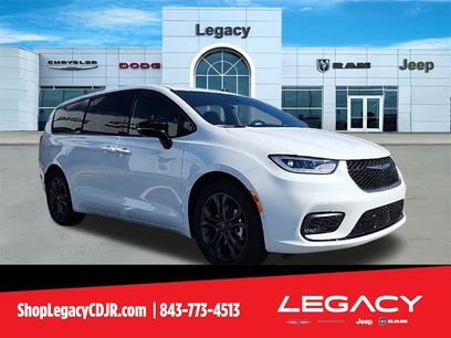 New 2026 Chrysler Pacifica Select