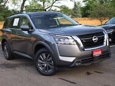 Certified 2025 Nissan Pathfinder SV w/ SV Premium Package FWD image 2