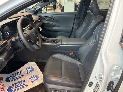 New 2025 Toyota Crown Signia Limited w/ Advanced Technology Package image 13