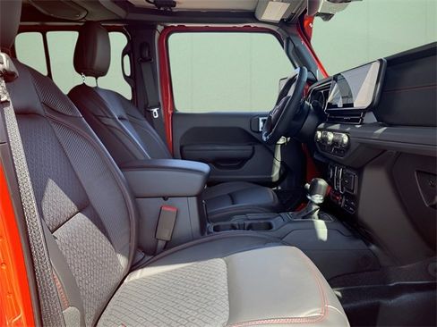 New 2024 Jeep Gladiator Rubicon w/ Technology Group image 33