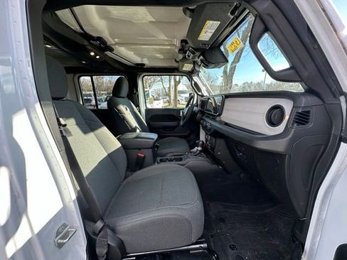 Used 2024 Jeep Wrangler Unlimited image 28