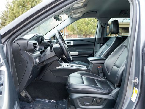Used 2022 Ford Explorer XLT w/ Equipment Group 202A AWD/4WD image 10
