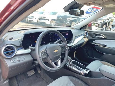 Used 2024 Chevrolet Trax LT w/ Driver Confidence Package FWD image 10