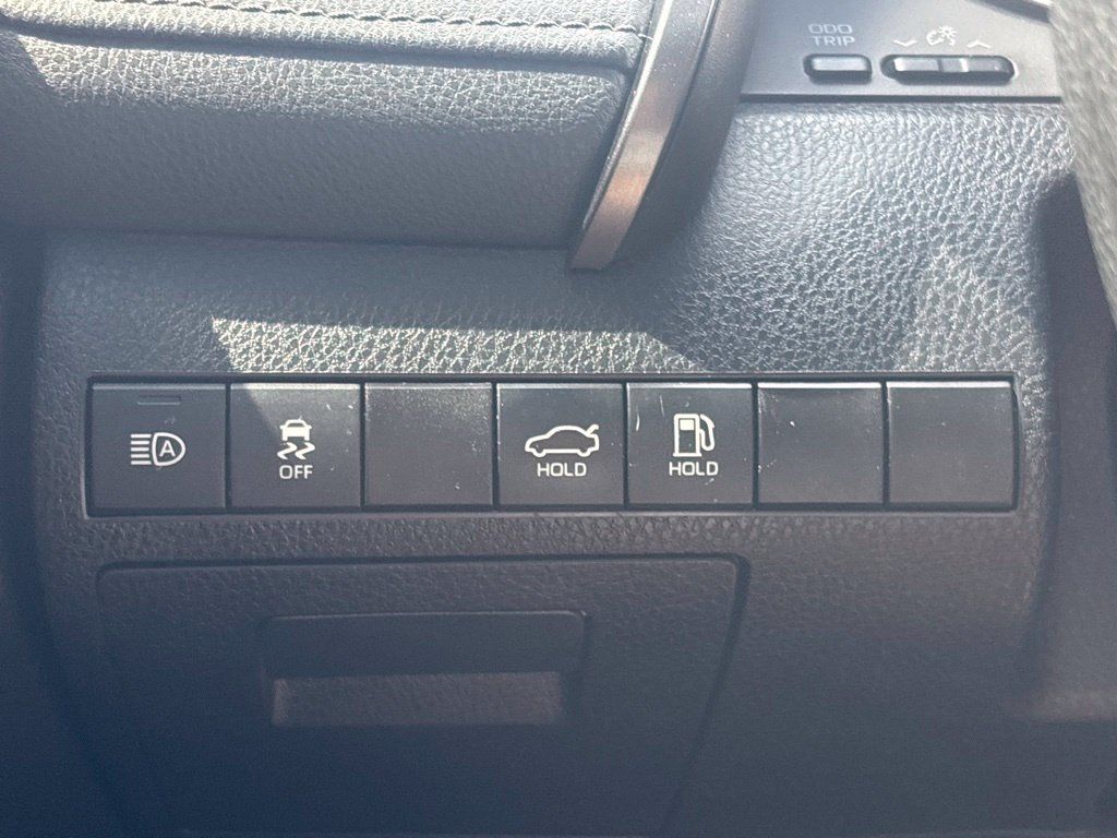 Used 2022 Toyota Camry LE FWD image 23