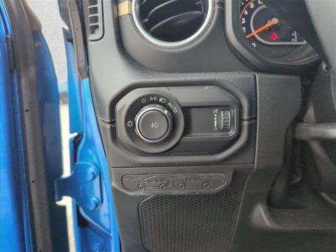 Used 2024 Jeep Wrangler Unlimited Sahara w/ Technology Group AWD/4WD image 14