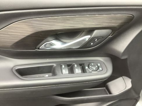 Used 2024 GMC Terrain SLE image 10