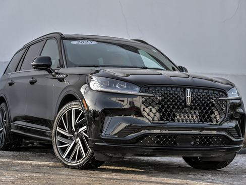 Used 2025 Lincoln Aviator Black Label w/ Jet Appearance Package image 1