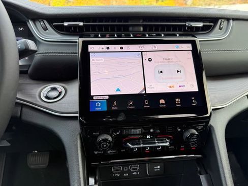 New 2025 Jeep Grand Cherokee Limited image 19