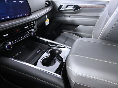 New 2026 Chevrolet Suburban Premier image 35