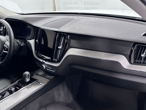 Certified 2025 Volvo XC60 B5 Plus image 19