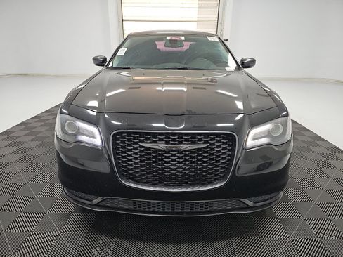 Used 2021 Chrysler 300 Touring w/ Sport Appearance Package image 2