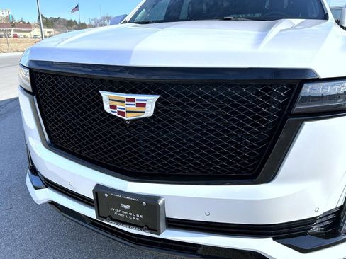 Certified 2023 Cadillac Escalade ESV Sport Platinum image 9