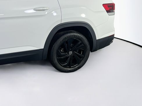 Used 2023 Volkswagen Atlas SE image 30