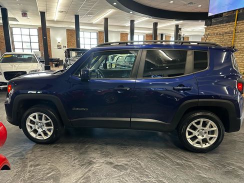 Used 2019 Jeep Renegade Latitude w/ Cold Weather Group AWD/4WD image 8