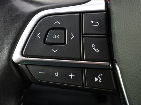Used 2021 Toyota Highlander XLE AWD/4WD image 36