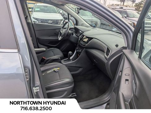 Used 2019 Chevrolet Trax LT w/ LT Convenience Package AWD/4WD image 34