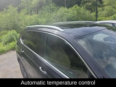Used 2023 Volkswagen Tiguan SE w/ Panoramic Sunroof Package FWD image 8