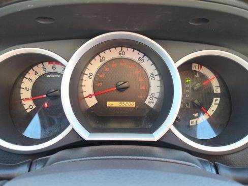 Used 2014 Toyota Tacoma PreRunner image 24